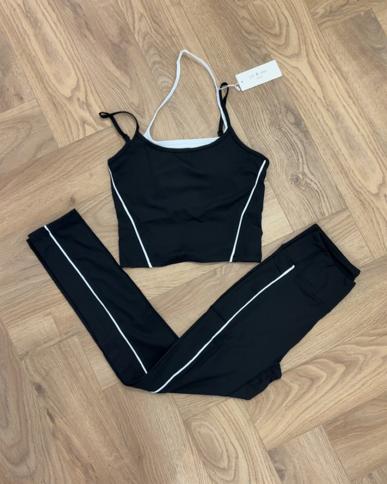 Two-Piece Activewear Set – Black with Contrast Piping
