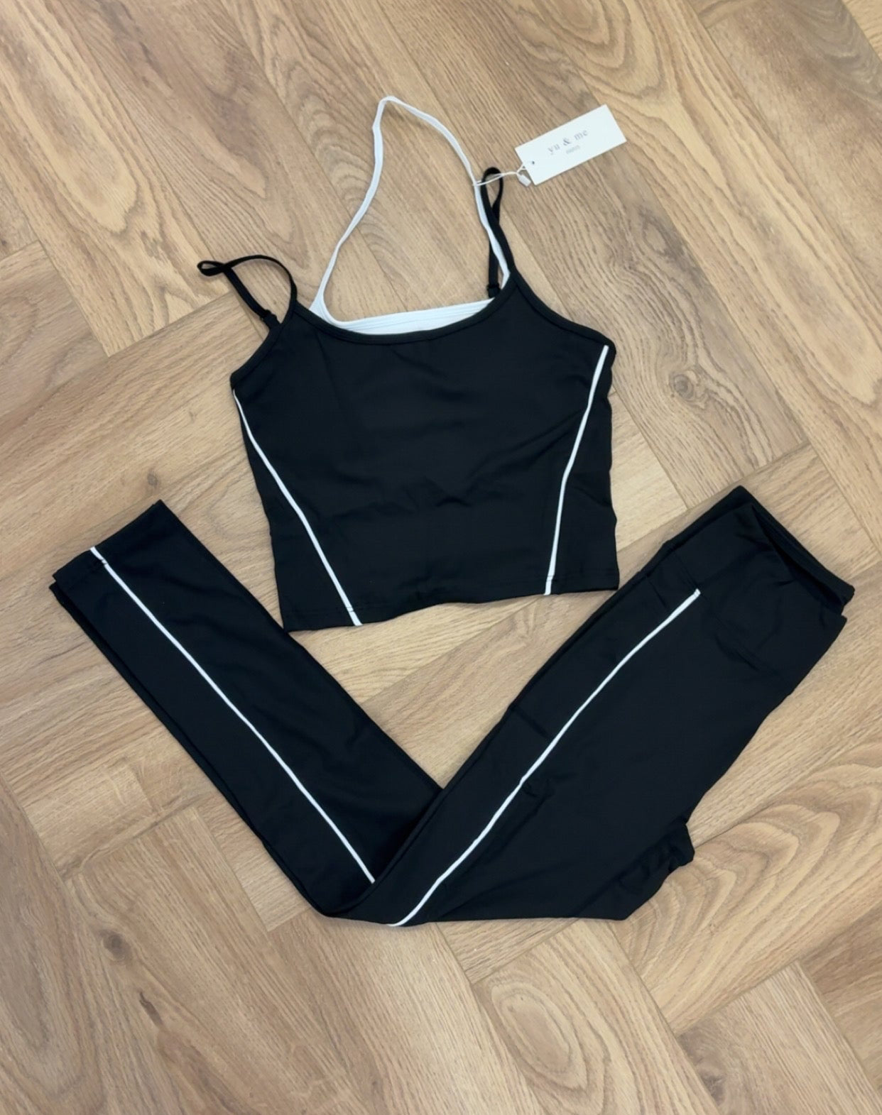 Two-Piece Activewear Set – Black with Contrast Piping
